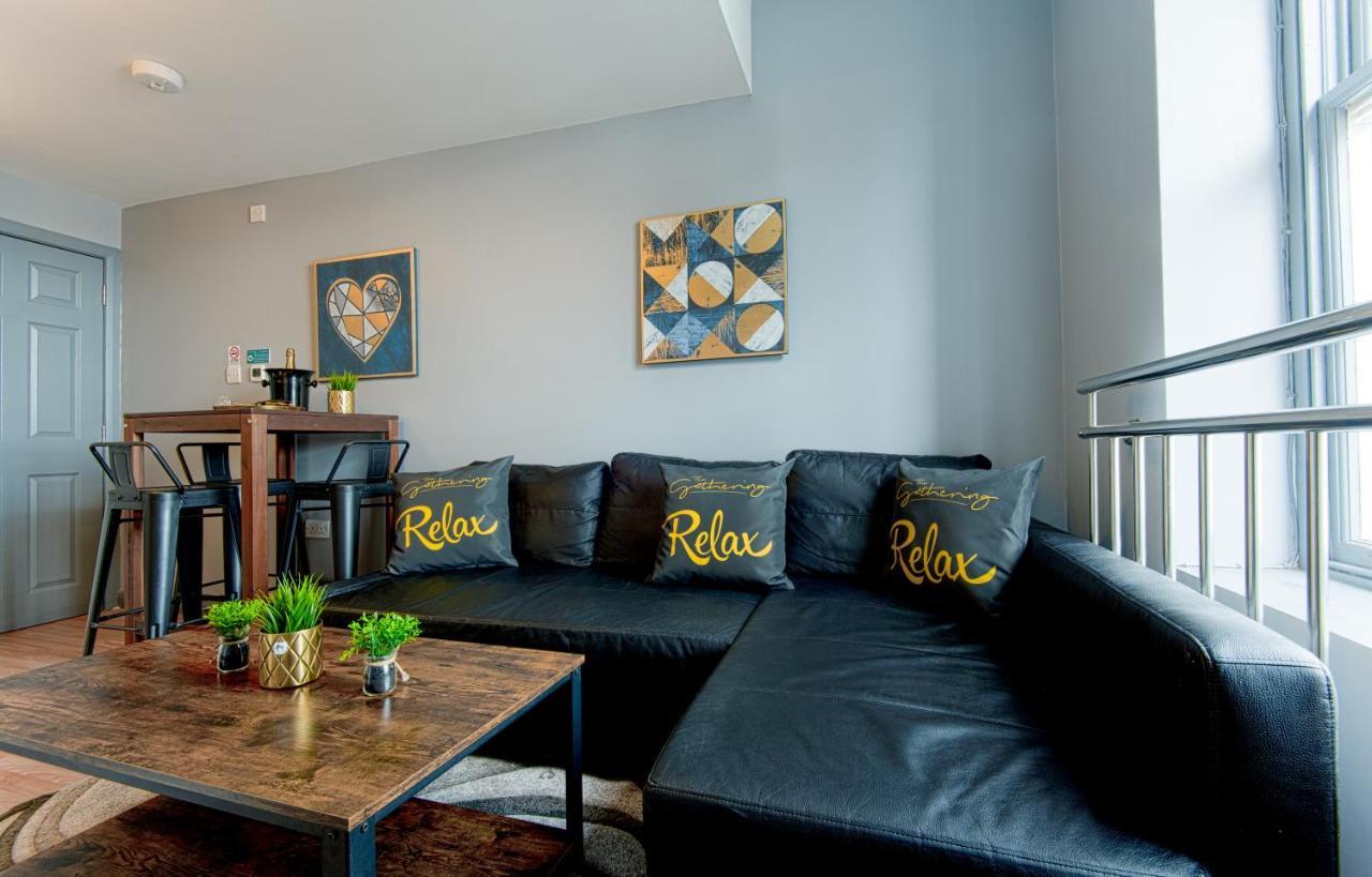 The Penthouse Gathering - Town Centre - Sleeps Up To 16 Wrexham Exterior foto