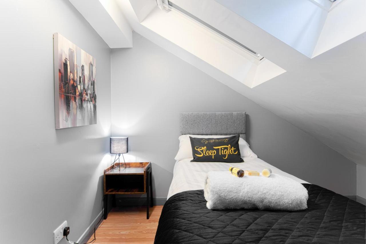 The Penthouse Gathering - Town Centre - Sleeps Up To 16 Wrexham Exterior foto
