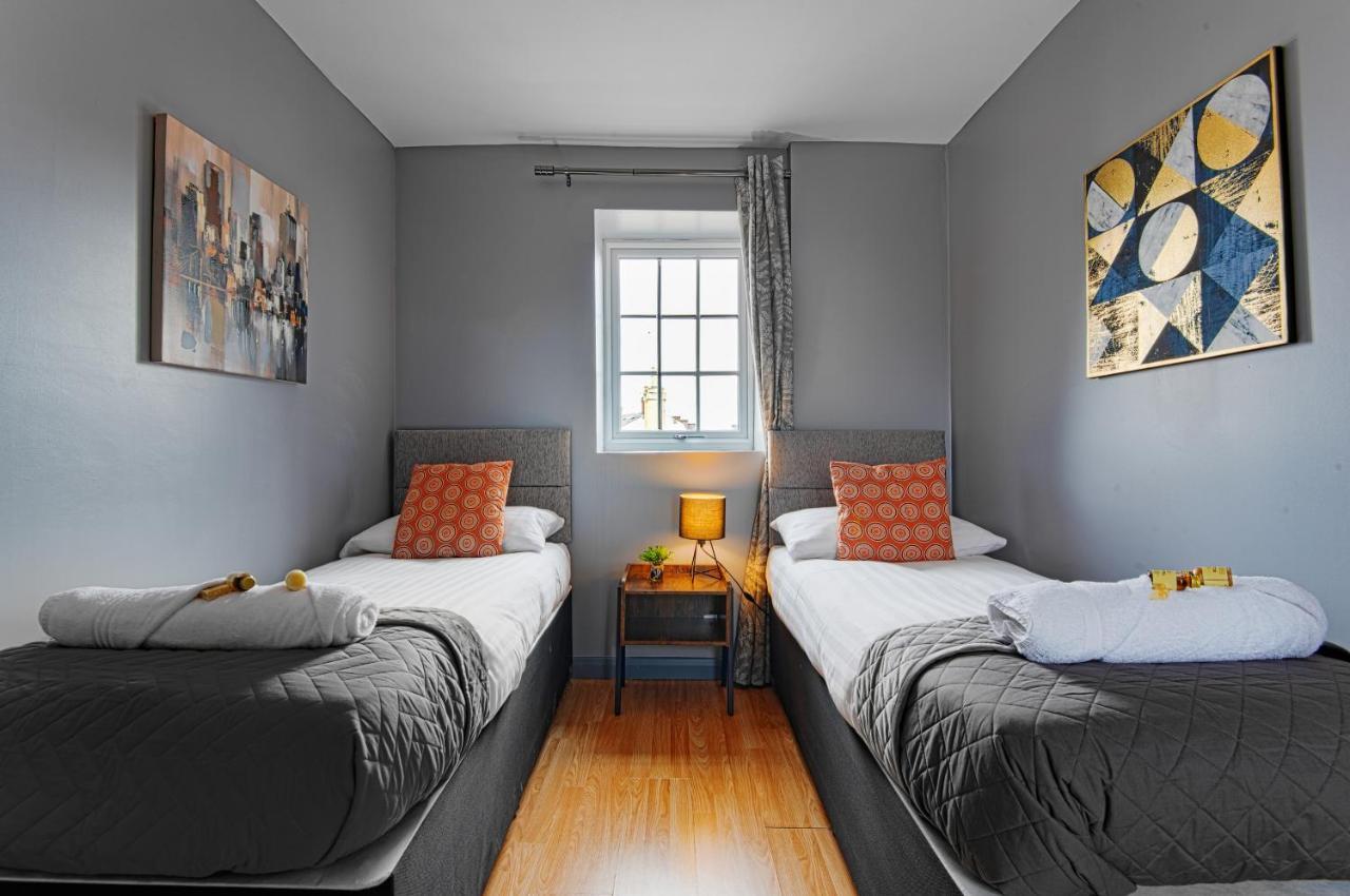 The Penthouse Gathering - Town Centre - Sleeps Up To 16 Wrexham Exterior foto