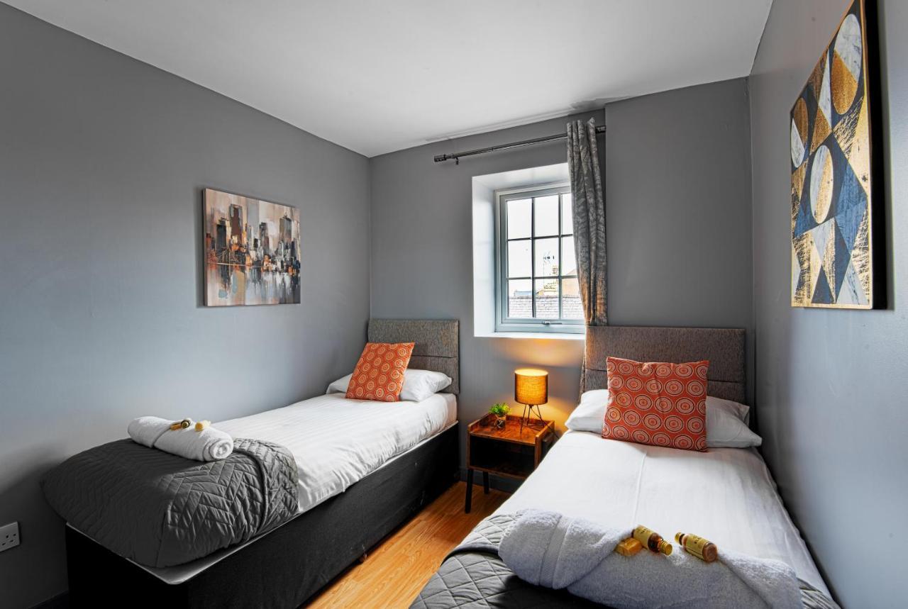 The Penthouse Gathering - Town Centre - Sleeps Up To 16 Wrexham Exterior foto
