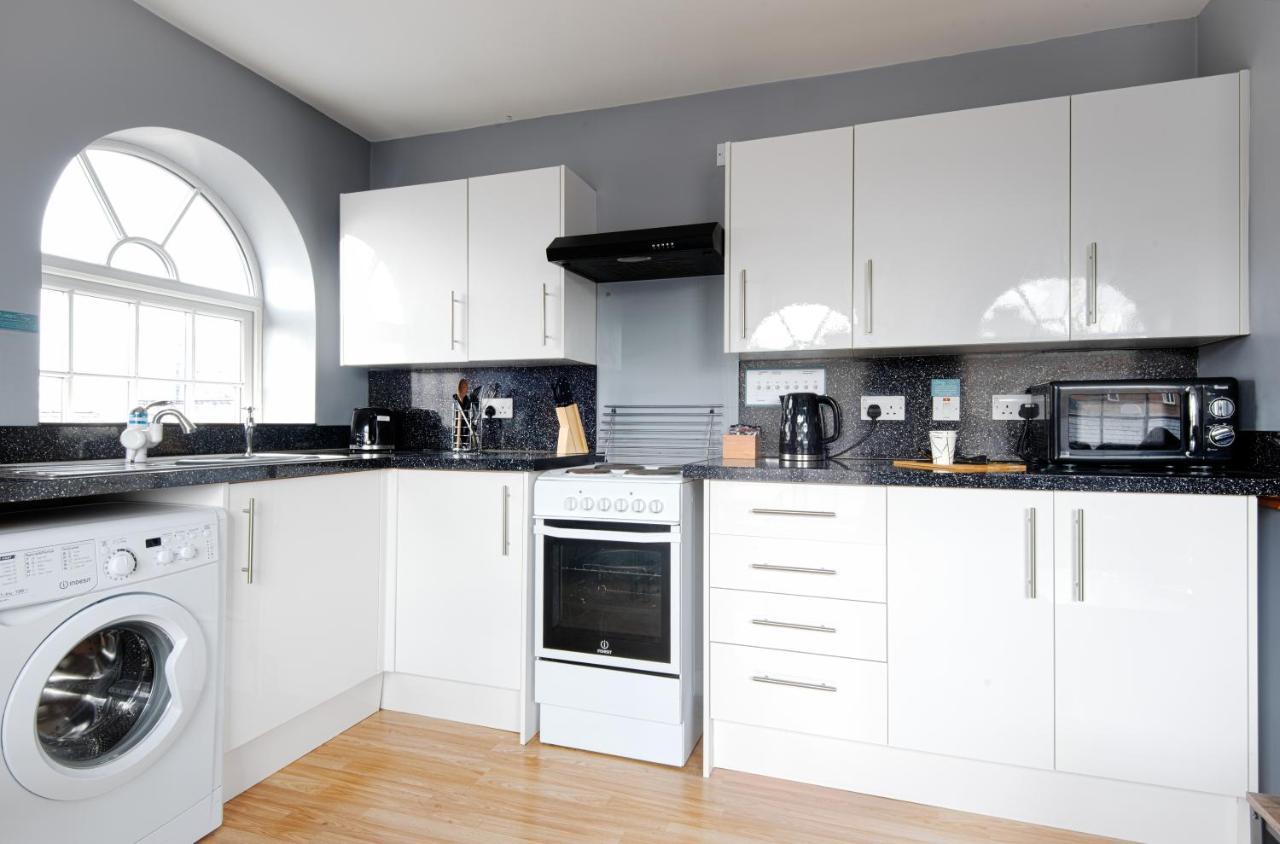 The Penthouse Gathering - Town Centre - Sleeps Up To 16 Wrexham Exterior foto