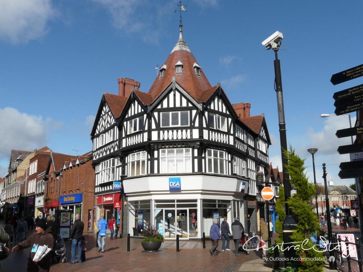The Penthouse Gathering - Town Centre - Sleeps Up To 16 Wrexham Exterior foto